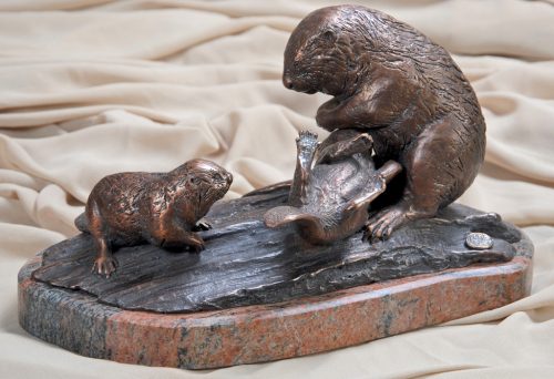 Tölgyesi-Poós Anna - Hód család (32 x 16 x 19 cm) bronz