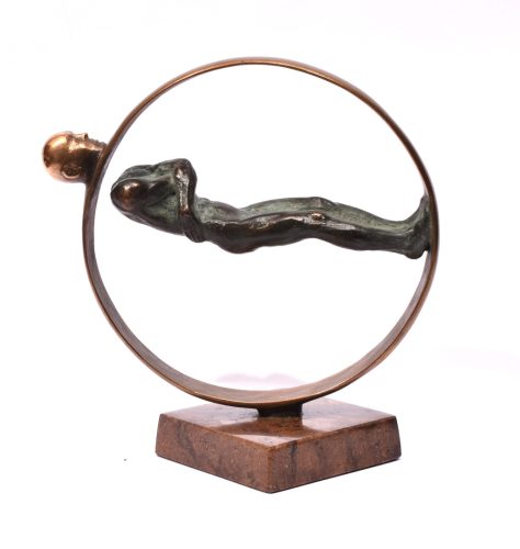 Czobor Sándor - Jógázó (19 x 18 x 5 cm) bronz