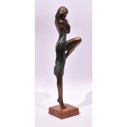 Czobor Sándor - Könnyedség (32 x 7 x 7 cm) bronz
